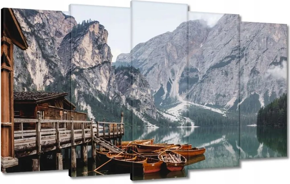 Vászonkép 100x60 Hegyi kikötő csónakokkal