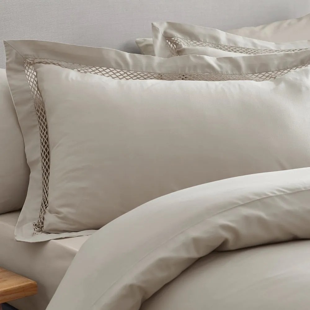 Világosbarna egyszemélyes ágyneműhuzat 135x200 cm Classic Lattice Lace – Catherine Lansfield