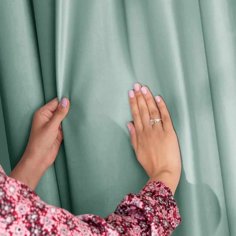Világoszöld bársony dimout (részleges sötétítő) függöny 140x245 cm Pleat – Restilo
