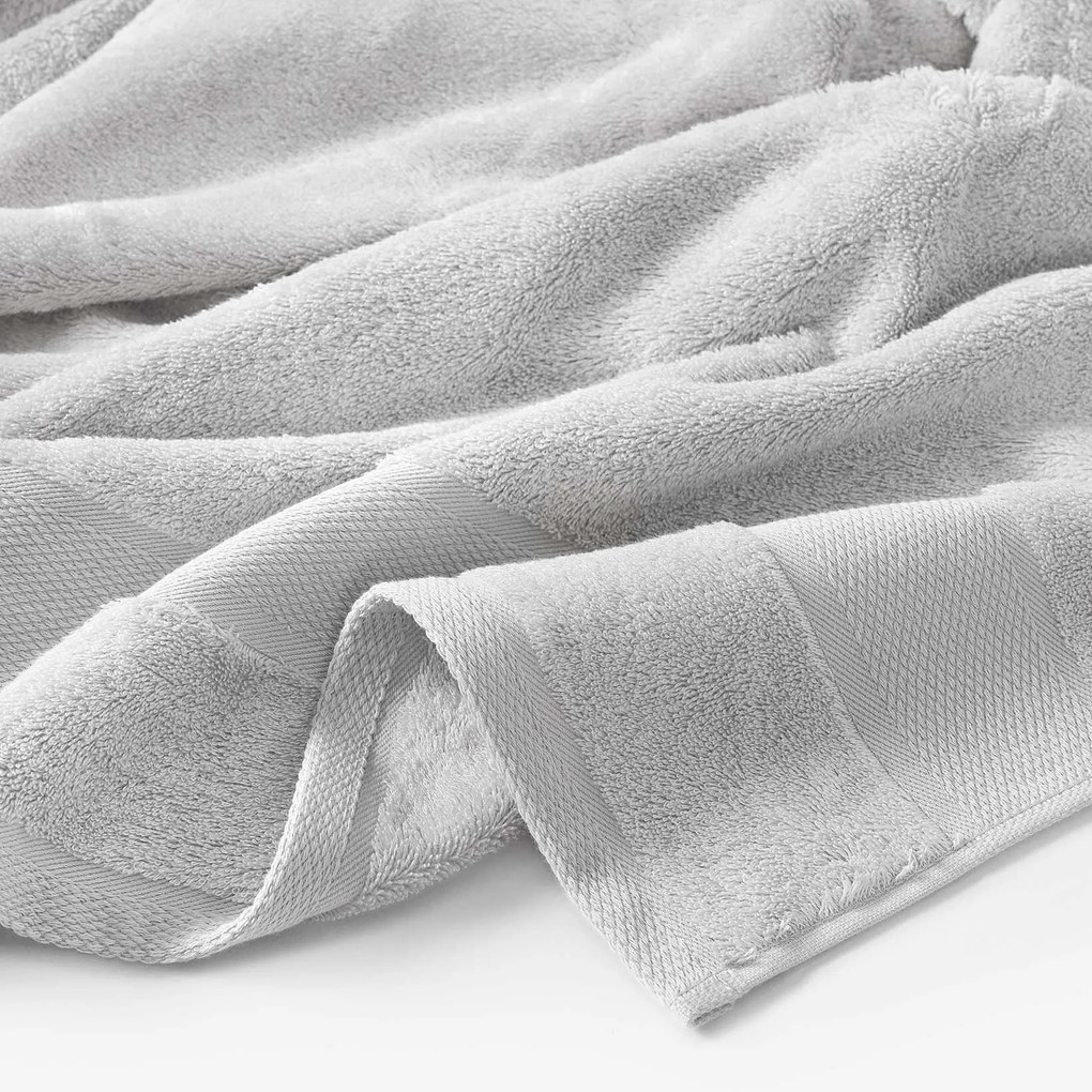 Goldea bambuszszálas törölköző és fürdőlepedő - világosszürke 50 x 100 cm
