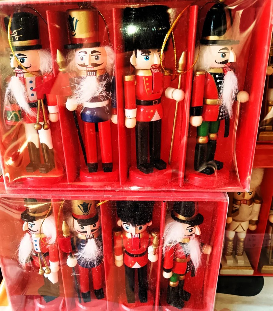 Diótörő katona figura, 4 figurás készlet, fa, piros