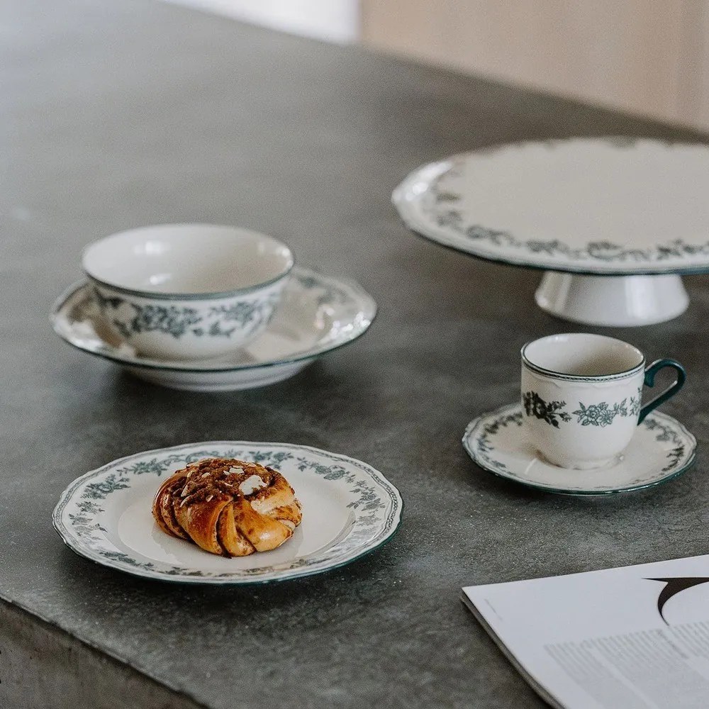 Zöld-elefántcsont színű szervírozó porcelán tányér Cyril – S|P Collection