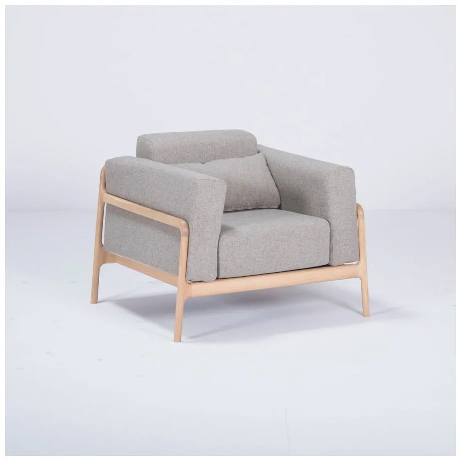 Fawn tölgyfa fotel szürke szövet ülőrésszel - Gazzda