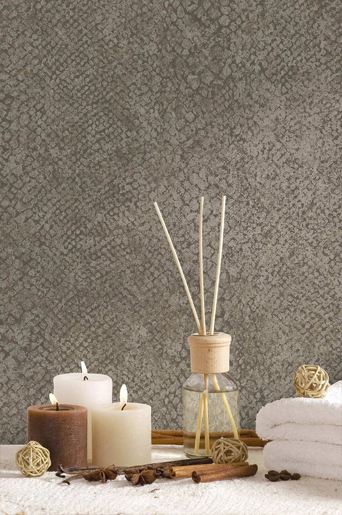 Holden Decor Essence Boa taupe kígyóbőr mintás fémhatású vlies tapéta – 66281