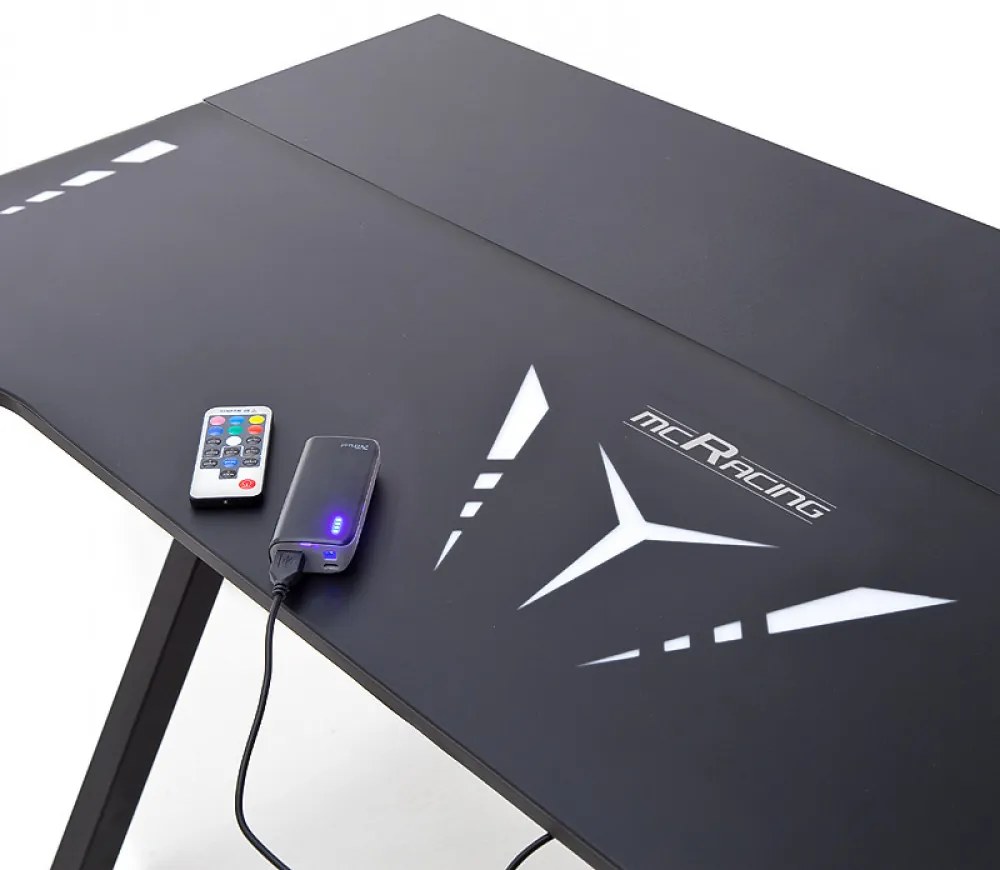 mcRACING Basic 4 gamer íróasztal fekete karbon optika borítással és beépített LED világítással