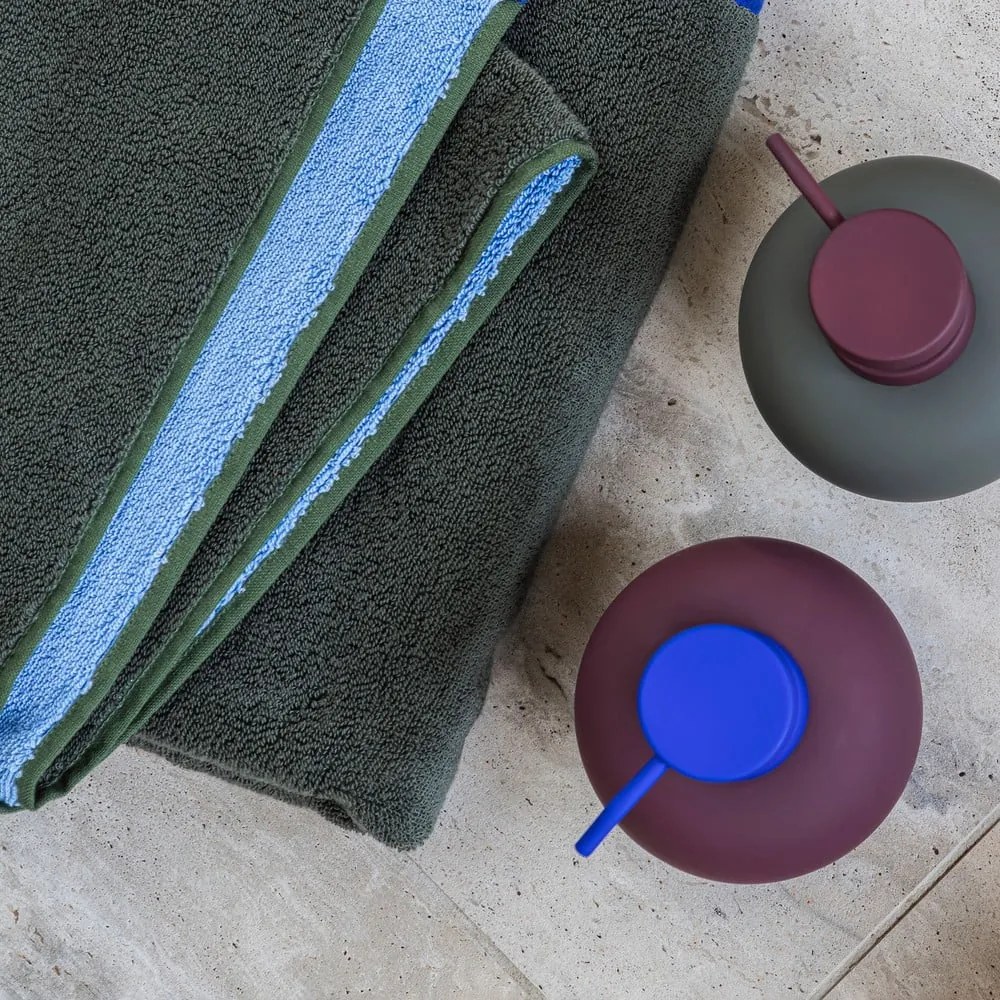 Sötétzöld-kék frottír bio pamut fürdőlepedő 70x133 cm Soft – Mette Ditmer Denmark