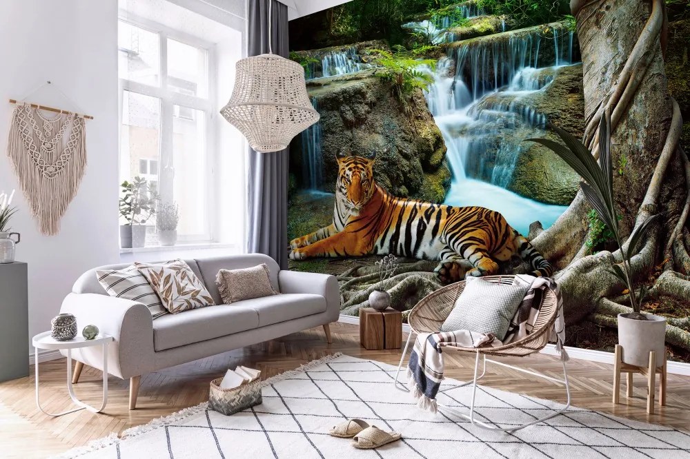 Tigris a vízesésnél poszter, fotótapéta, Vlies (208 x 146 cm)