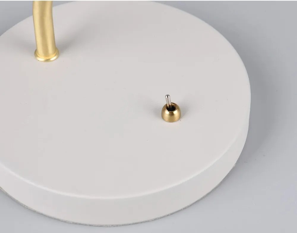 Aranyszínű-elefántcsont színű asztali lámpa hajlítható szerkezettel (magasság 54 cm) Traveller – Trio