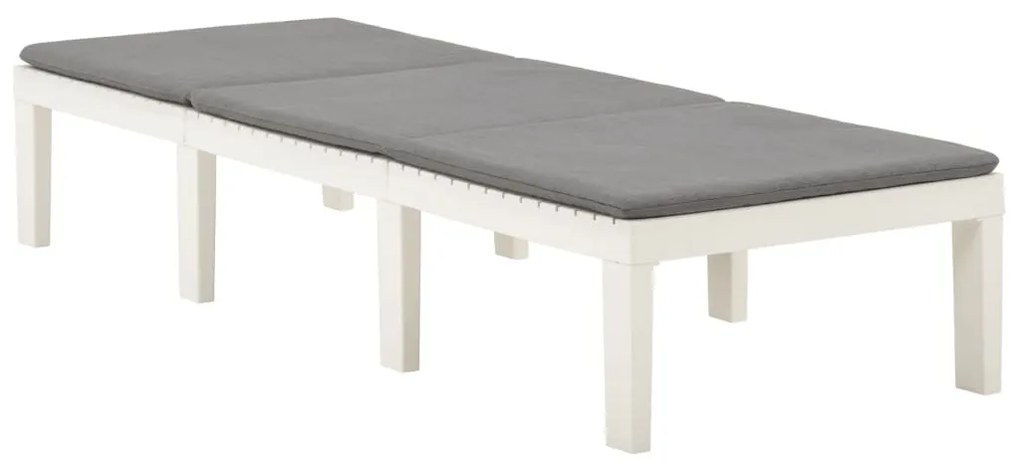 Fehér műanyag napozóágy párnával