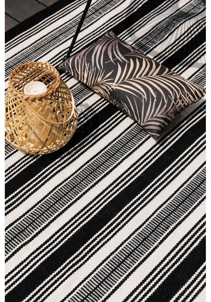 Zambezi fekete-fehér kétoldalas kültéri szőnyeg újrahasznosított műanyagból, 160 x 230 cm - Green Decore