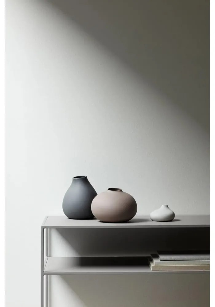 Sötétszürke porcelán váza (magasság 17 cm) Nona – Blomus