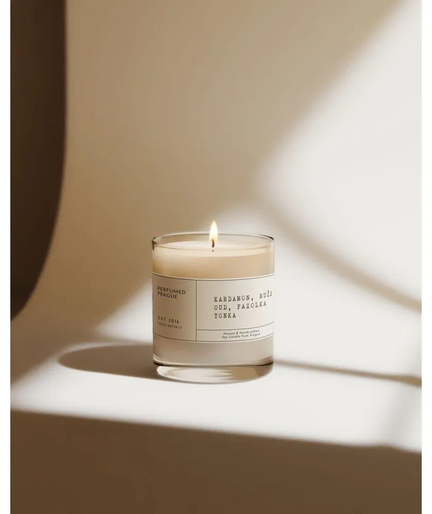 Illatos szójaviasz gyertya égési idő 40 ó #83 Cardamom, Rose, Oud, Tonka – Perfumed Prague