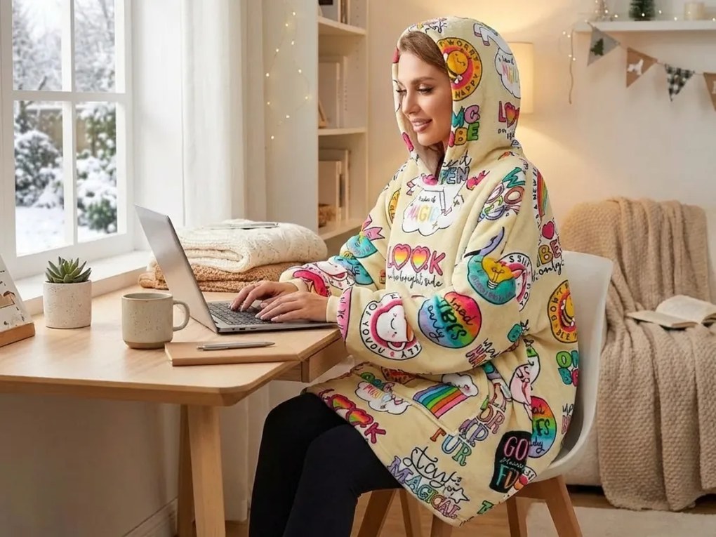 MAGICAL krémszínű báránybunda hatású kapucnis, ujjas pléd