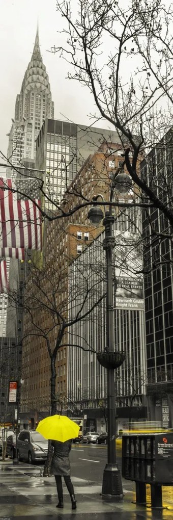 Poszter 30,5x91,5cm Nő sárga esernyővel New York utcáin, Assaf