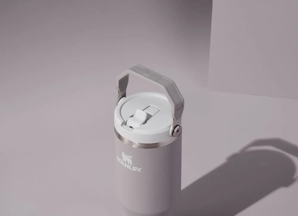 Világosszürke rozsdamentes acél termosz 410 ml IceFlow™ Flip Straw 2.0 Tumbler Ash – Stanley