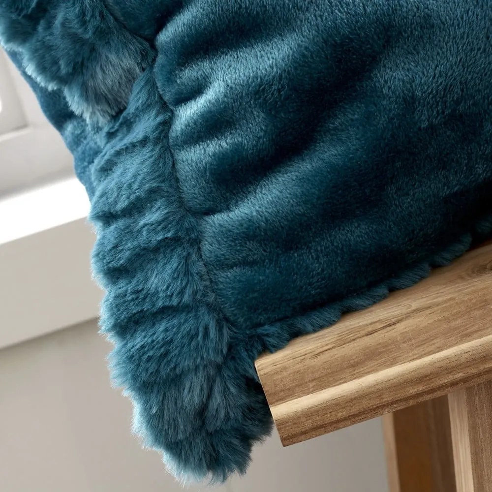 Díszpárna 55x55 cm Velvet and Faux Fur – Catherine Lansfield