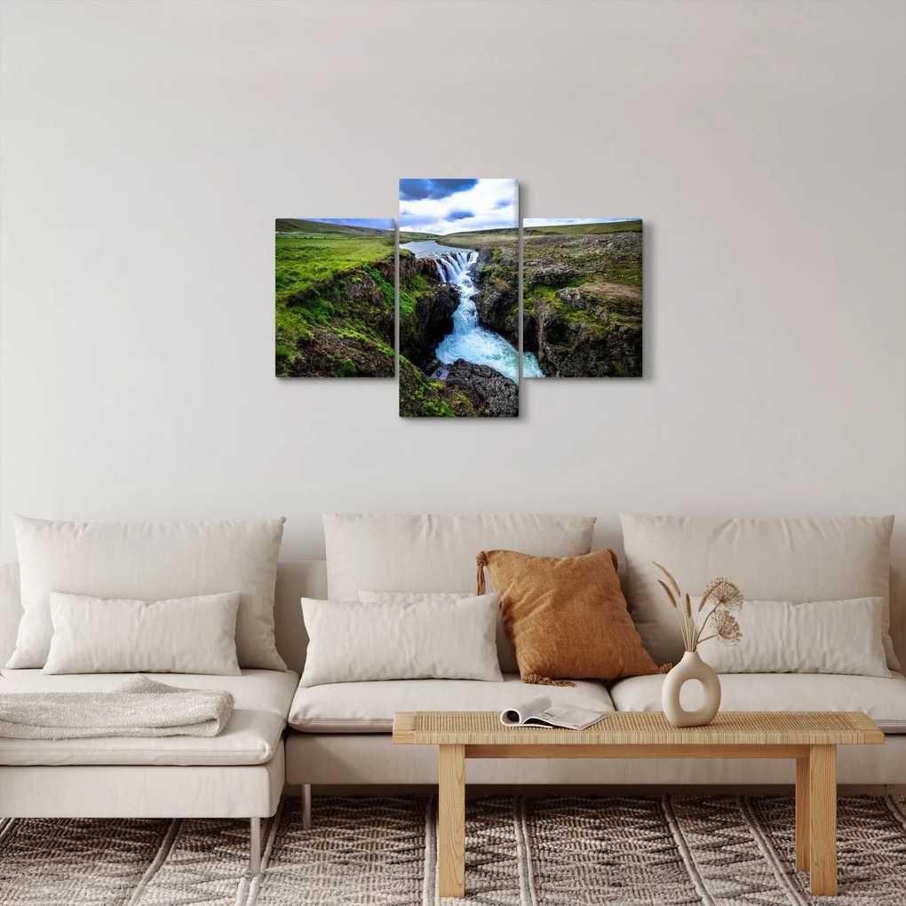 Egy kép a vízesésről a sziklák között (90x60 cm)