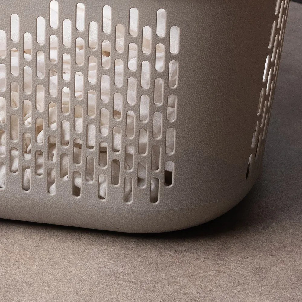 Világosbarna műanyag szennyeskosár 45 l Signature – Addis