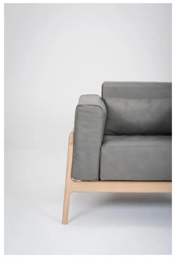 Fawn fotel tömör tölgyfa konstrukcióból sötétszürke bivalybőr ülőpárnával - Gazzda