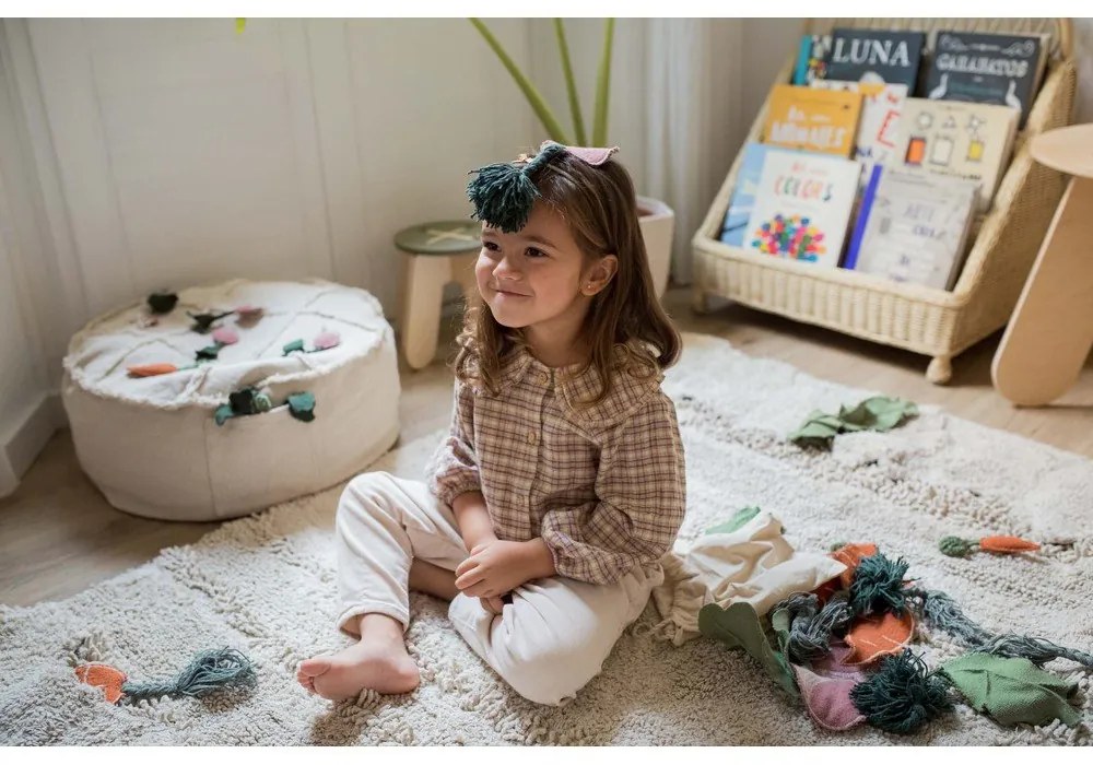 Krémszínű pamut gyerek játszószőnyeg 120x160 cm Veggie Garden – Lorena Canals