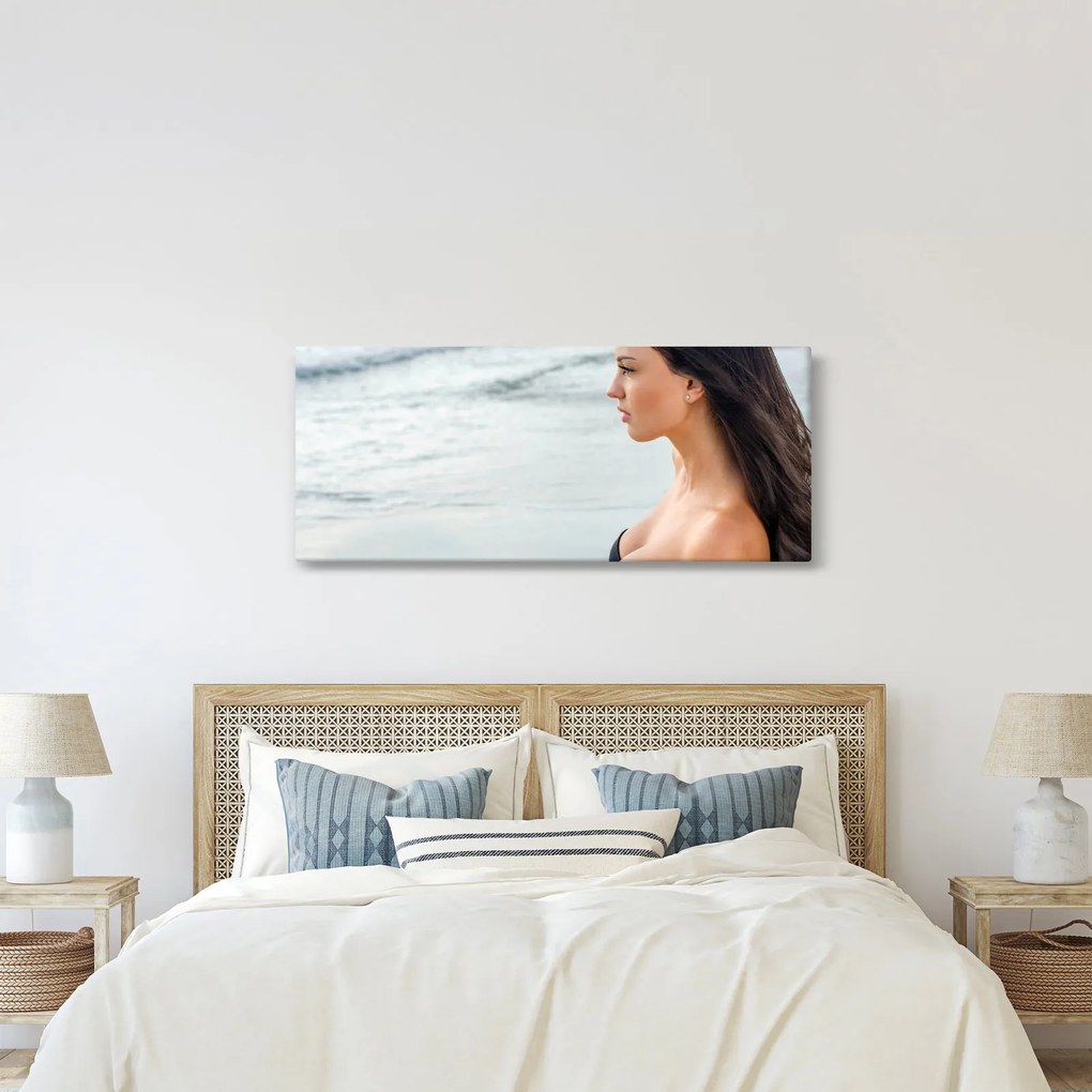 Egy nő képe a tengerparton (120x50 cm)