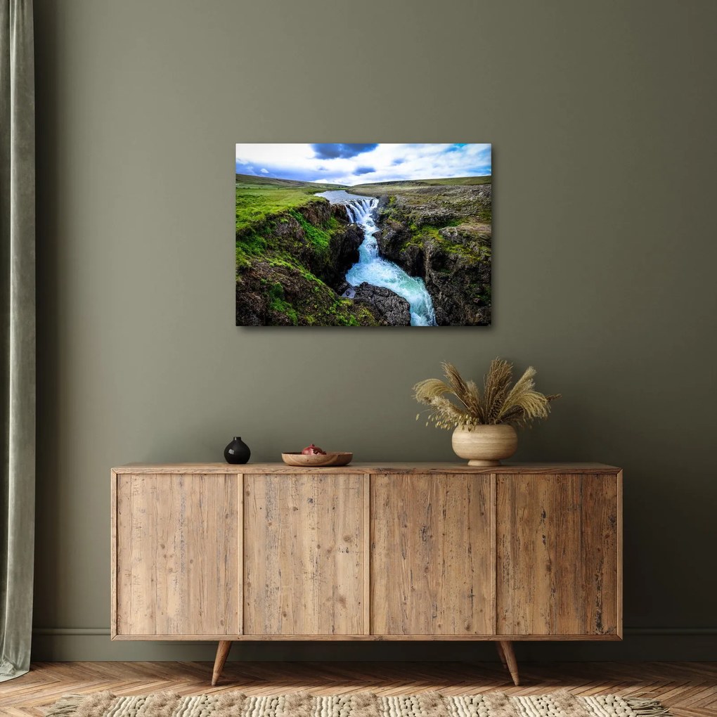 Egy kép a vízesésről a sziklák között (70x50 cm)