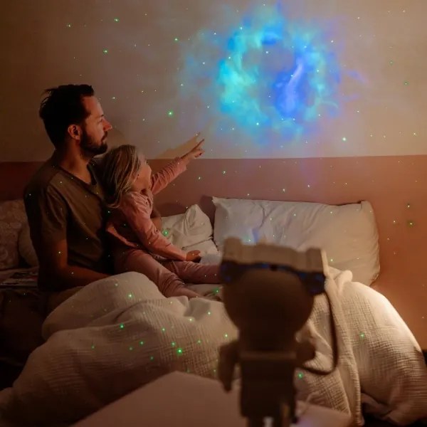 Retlux - LED gyerekprojektor 230V űrhajós 23,3 cm + távirányítóval