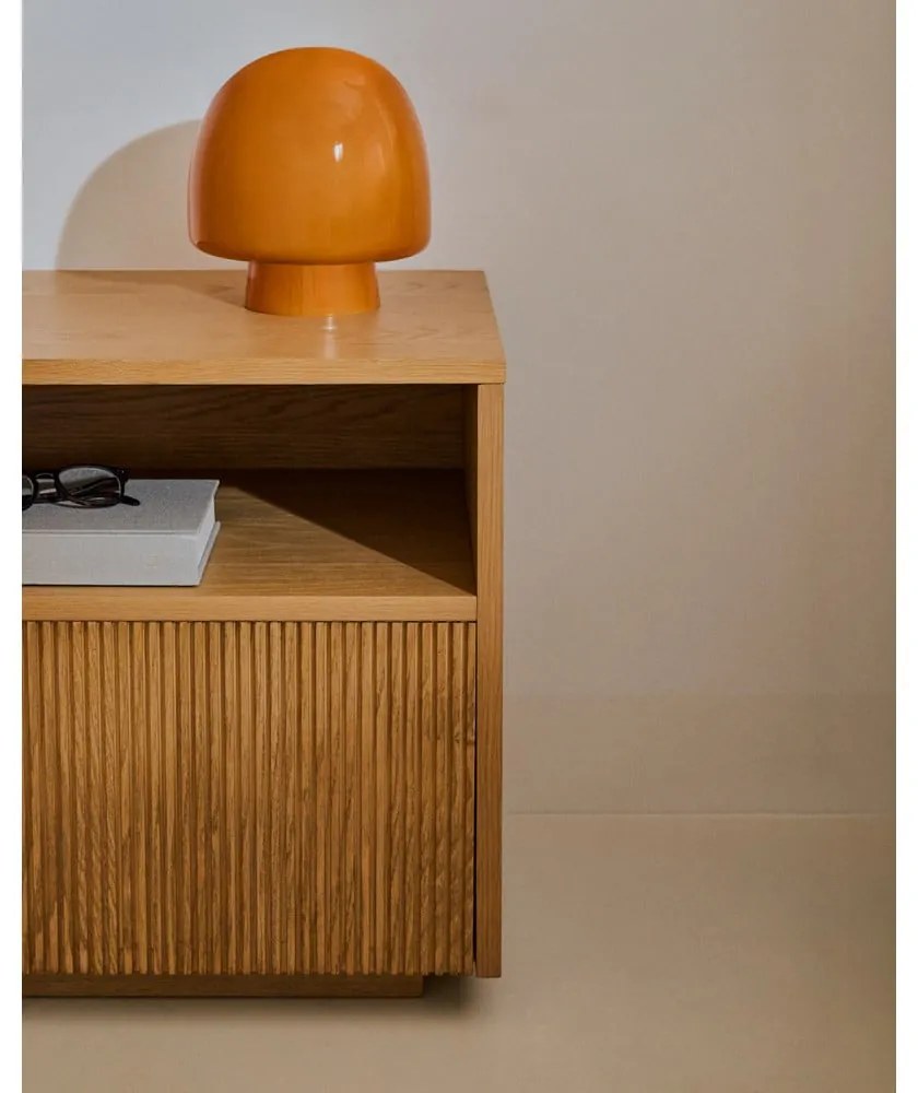 Natúr színű éjjeliszekrény tölgyfa dekorral Helvine – Kave Home