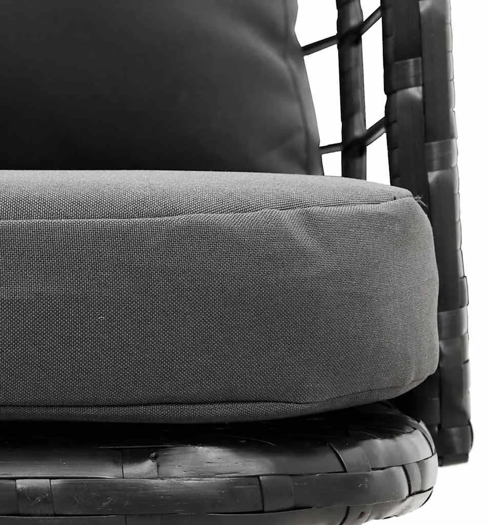 fekete polyrattan kerti szék párnákkal