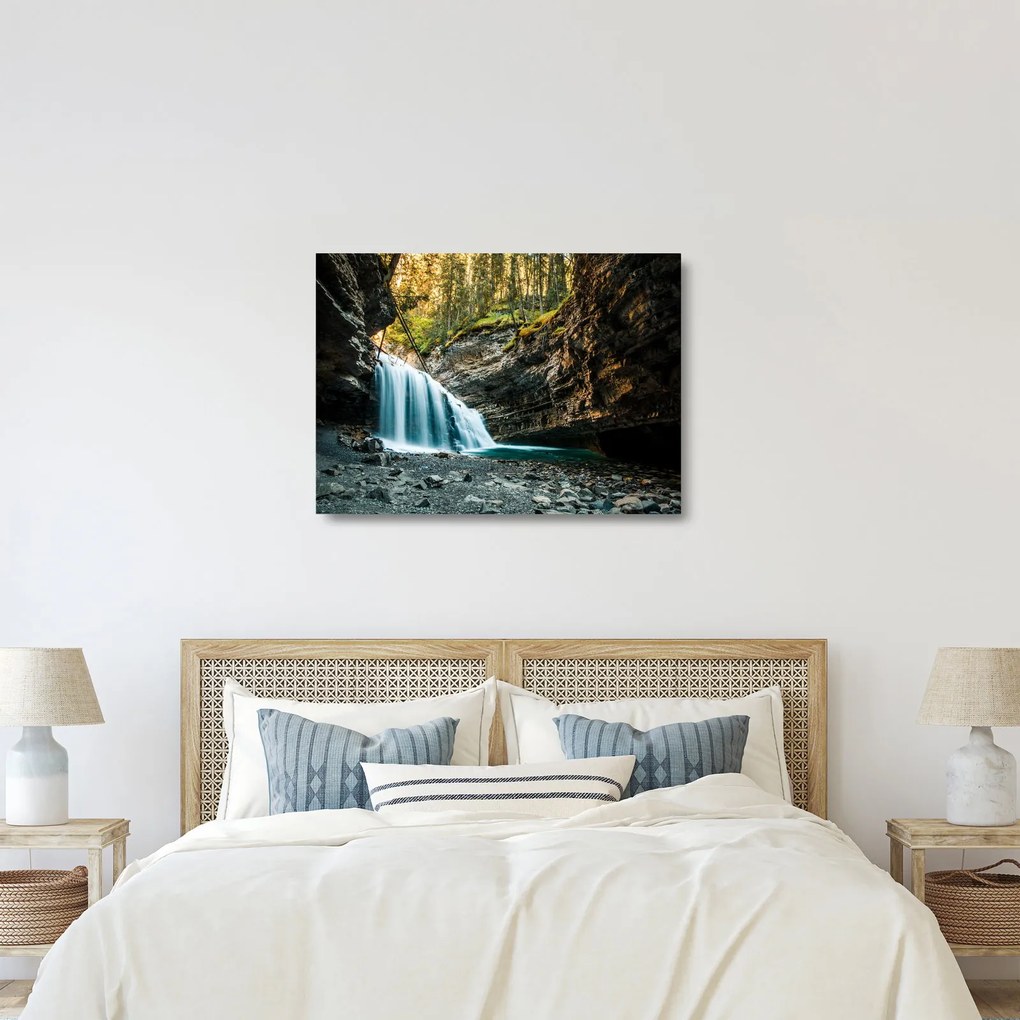 Erdei vízesés képe (üvegen) (70x50 cm)