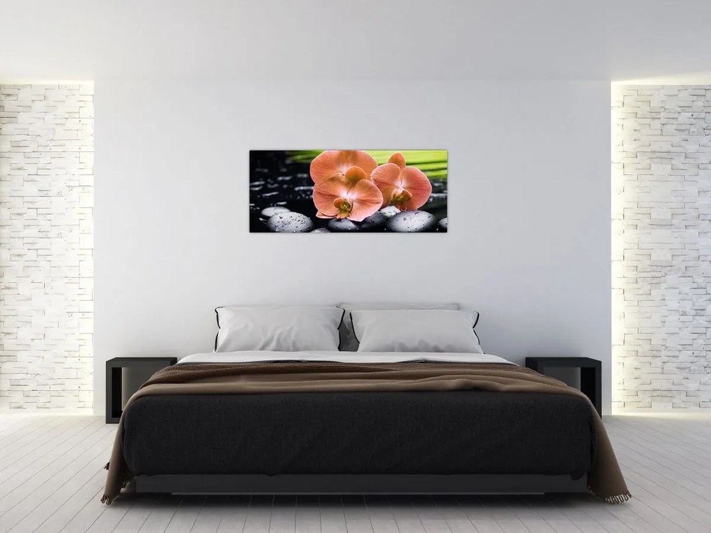 Kép - Narancssárga orchidea pálmalevelekkel (120x50 cm)