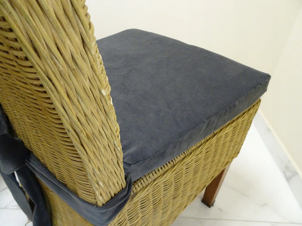 Fonott székpárna 46x42x5 masnival