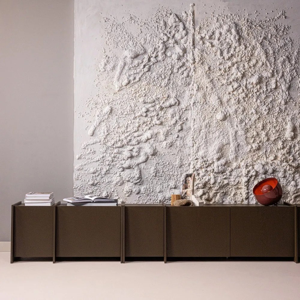 Sötétbarna TV-állvány kőrisfa dekorral 102x53x44 cm Brock – WOOOD