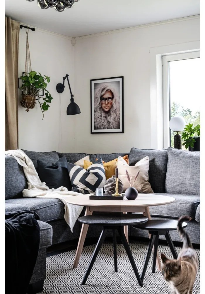 Natúr színű kerek dohányzóasztal tölgyfa dekorral 90x90 cm Yumi - Rowico