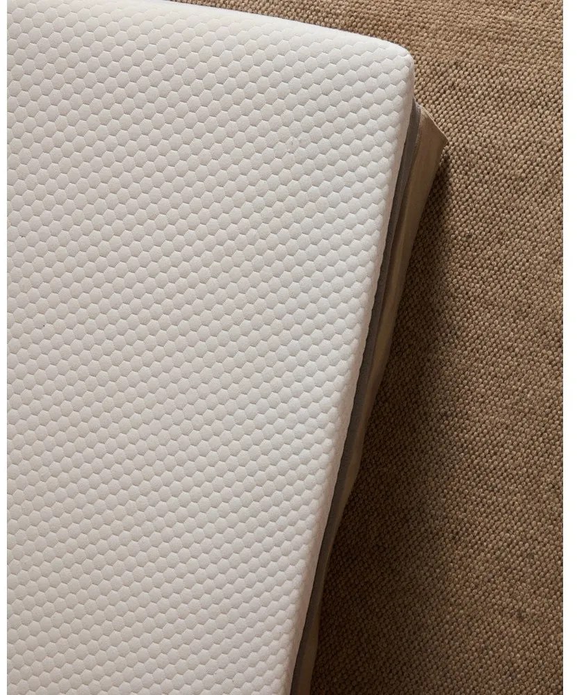 Közepes keménységű hab matrac 150x190 cm Eva – Kave Home