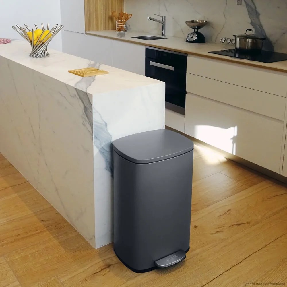 Sötétszürke acél pedálos szemetes 50 l Akira – Spirella