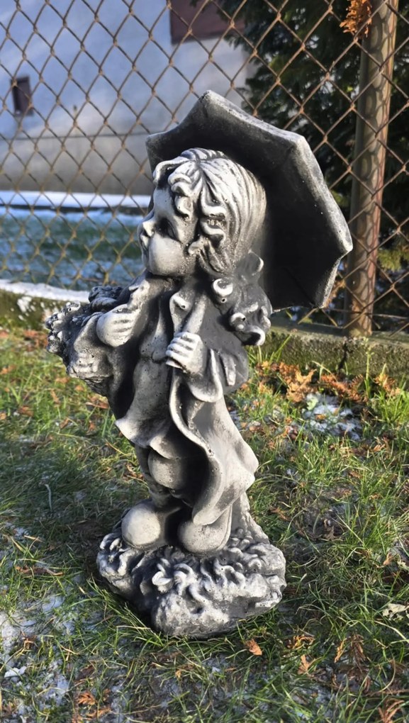 lány esernyővel, beton figura, szobor, figura, magasság 40 cm