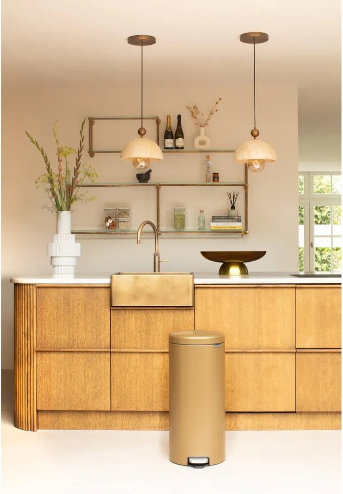 Sárgaréz színű acél pedálos szemetes 30 l NewIcon – Brabantia