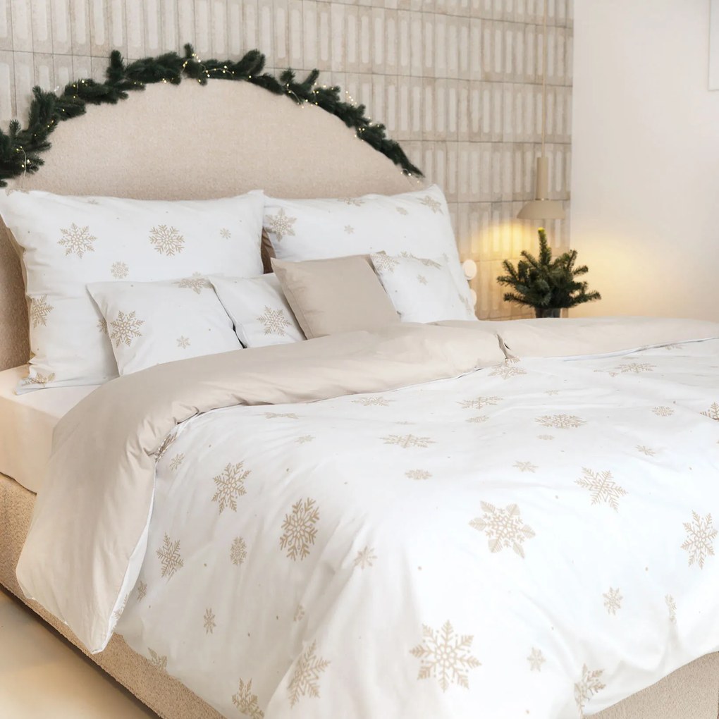 Goldea karácsonyi pamut ágyneműhuzat duo - hópelyhek fehéren, latte színű hátoldal 200 x 200 és 2db 70 x 90 cm