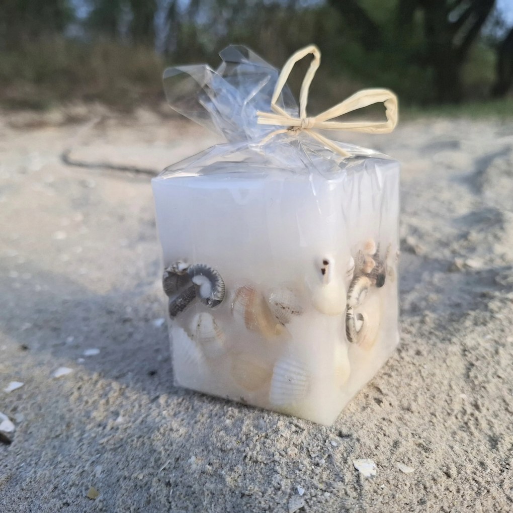 Dekorációs gyertya kagylókkal – tengeri hangulat az otthonodban fehér