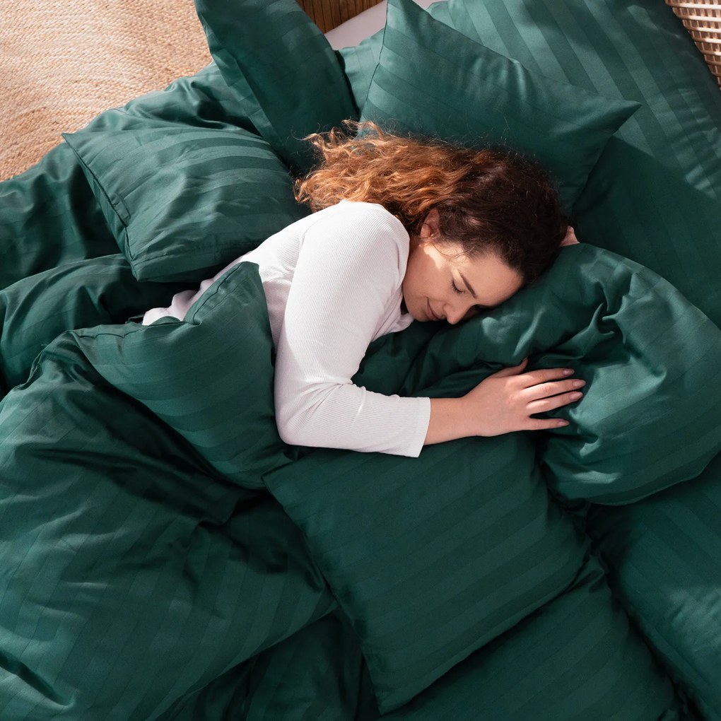 Goldea damaszt ágyneműhuzat - sötétzöld csíkos 200 x 200 és 2db 70 x 90 cm