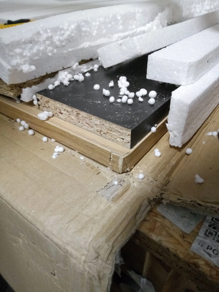 AKCIÓ MADO étkezőasztal fekete, tölgy díszítésű asztallappal 80x80cm II. osztály