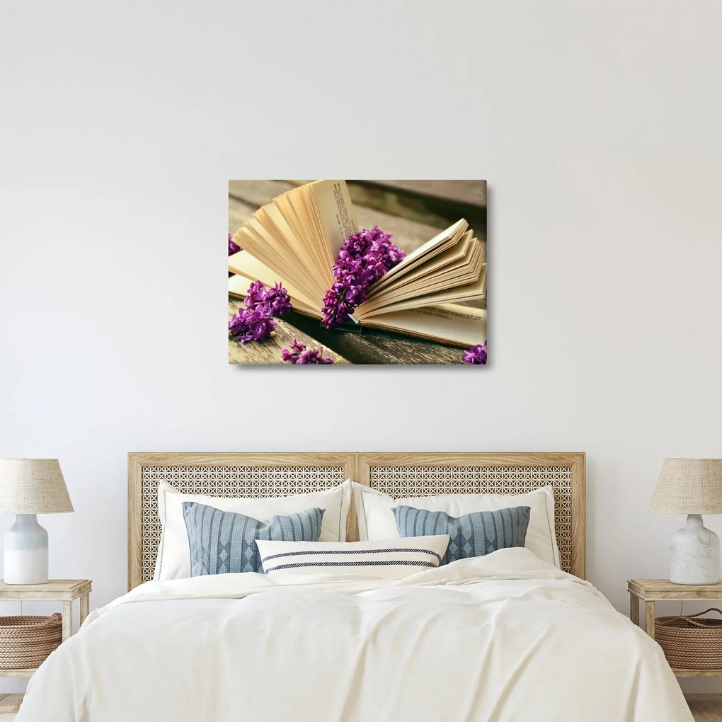 Kép egy könyvröl és a lila virágok (70x50 cm)
