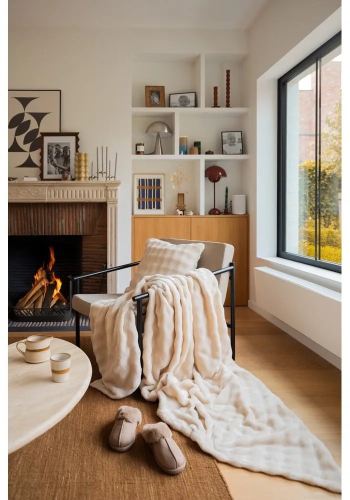 Elefántcsont színű mikroplüss takaró 150x200 cm Wave – Tiseco Home Studio