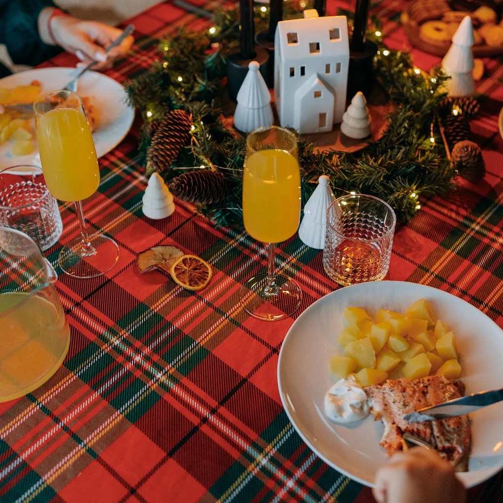 Goldea karácsonyi szögletes terítő 100% pamutvászon - piros kockás 100 x 100 cm