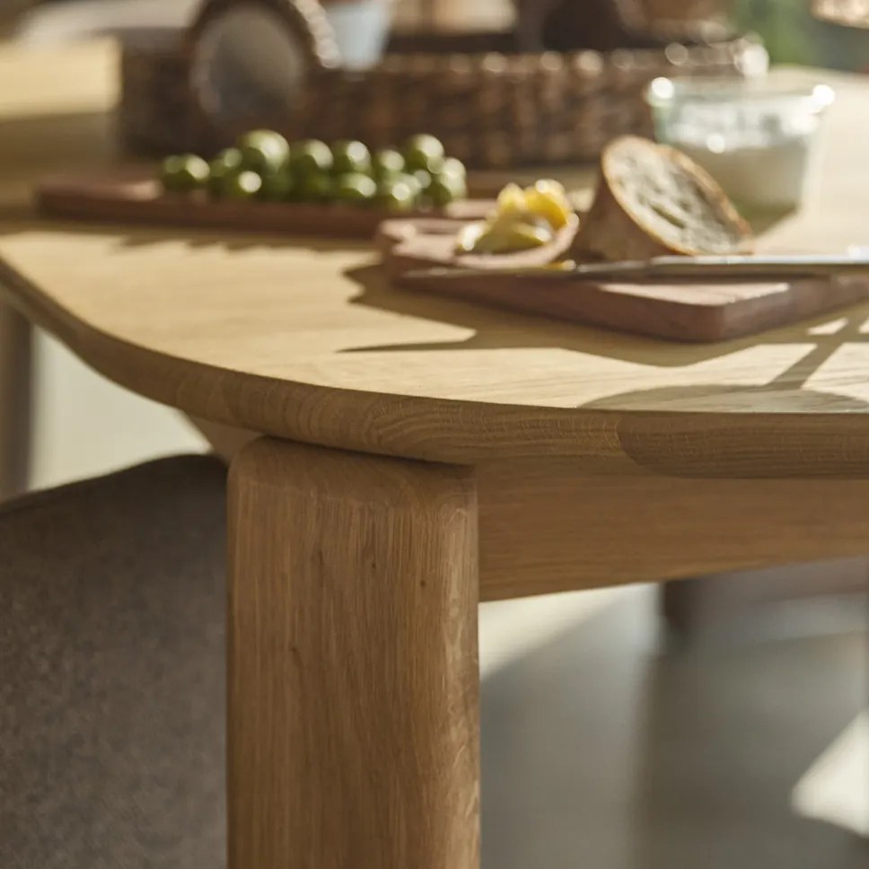 Ovalis bővíthető étkezőasztal