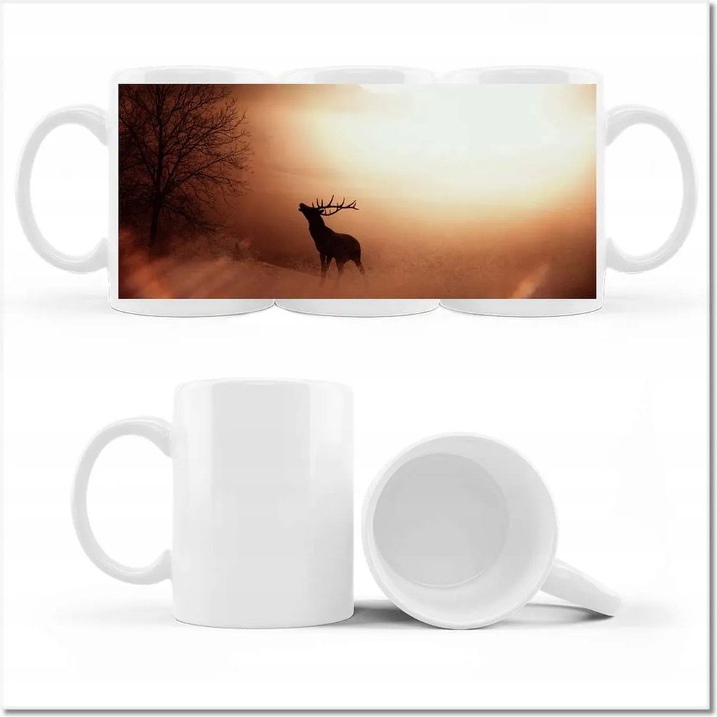 Szarvas mintás bögre az erdő szélén