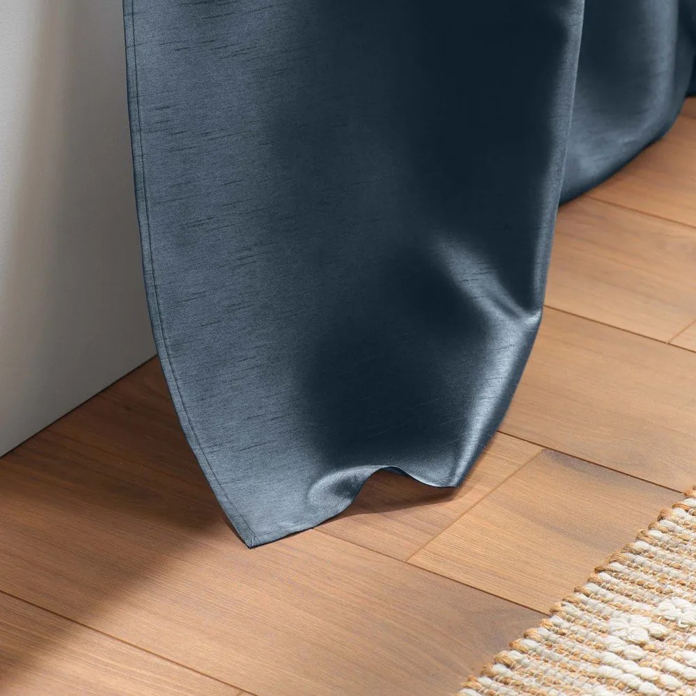 Sötétkék mikroszatén függöny 140x240 cm Shana – douceur d'intérieur