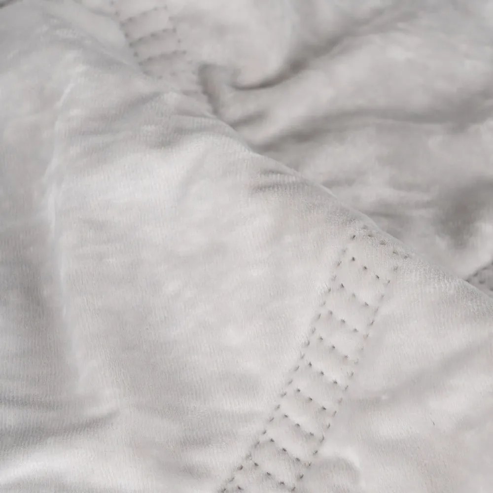 Krémszínű bársony steppelt ágytakaró 180x260 cm – Ixia