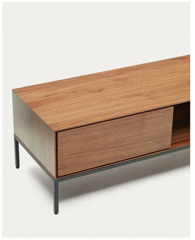 Natúr színű TV-állvány diófa dekorral 195x35 cm Vedrana – Kave Home